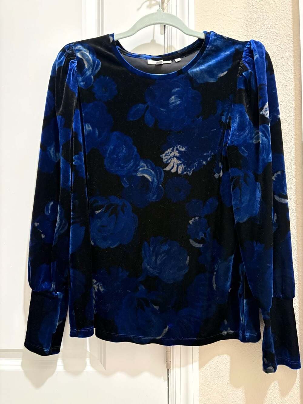 Chico's Blue and Black Floral Velvet Long Sleeve Top Size 1/M